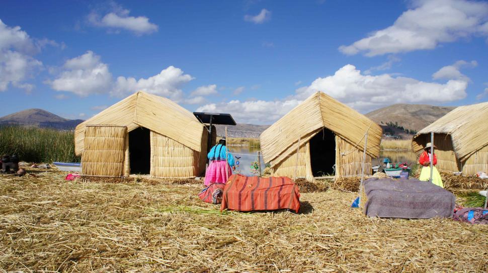 Free Image of Lake Titicaca Buildings and Families 