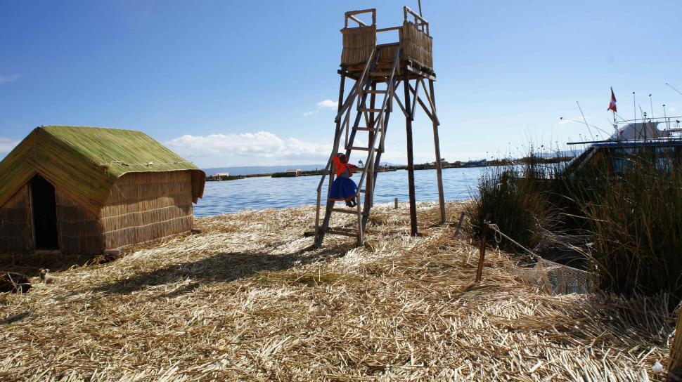 Free Image of Lake Titicaca Buildings and Families 
