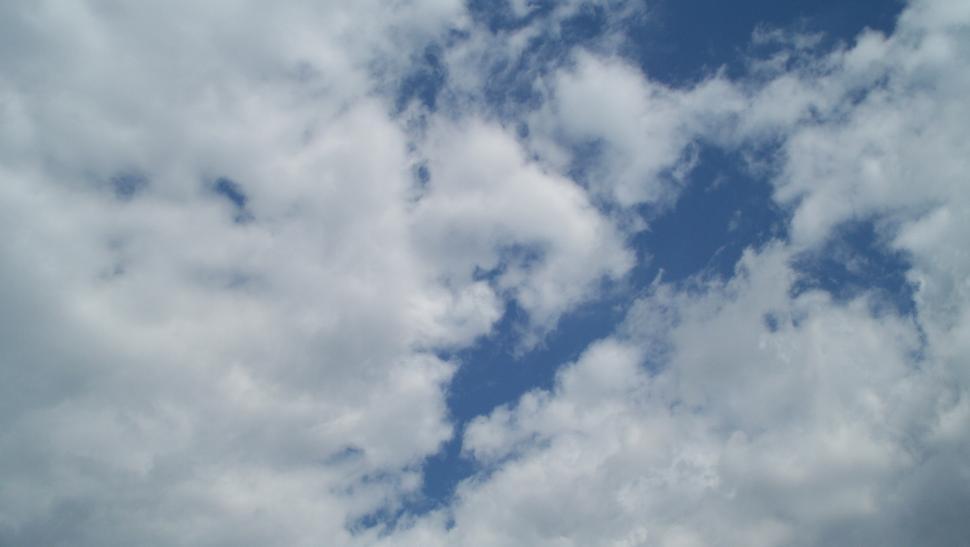 Free Image of Cloudy sky 