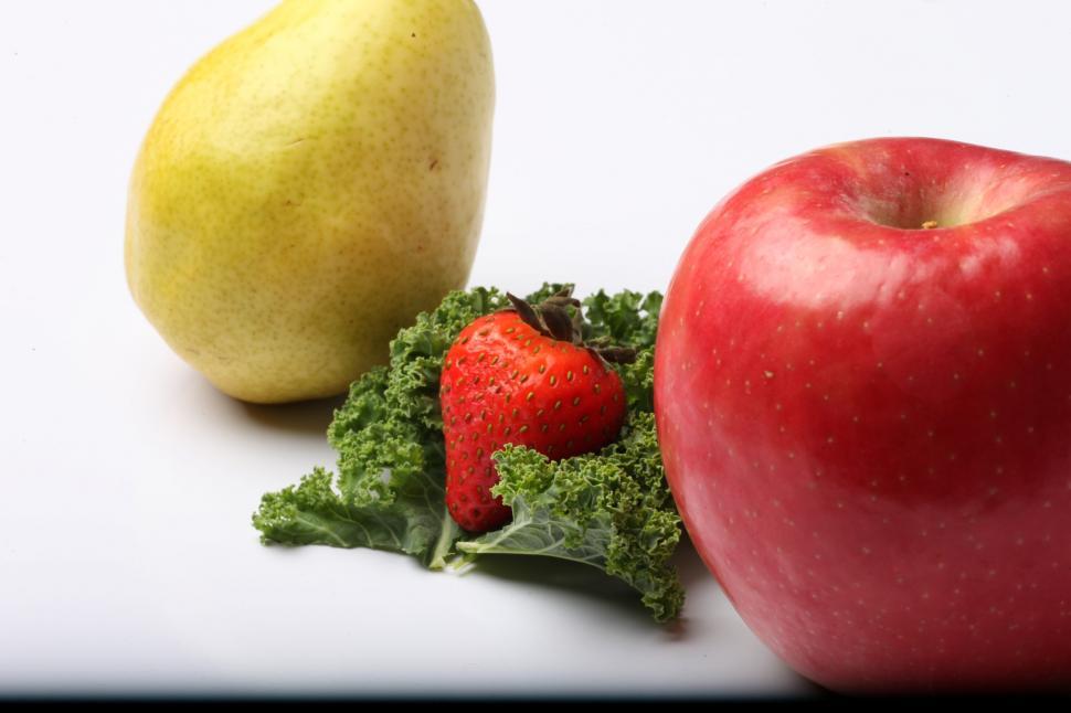 Free Image of Strawberry and other fruit. 