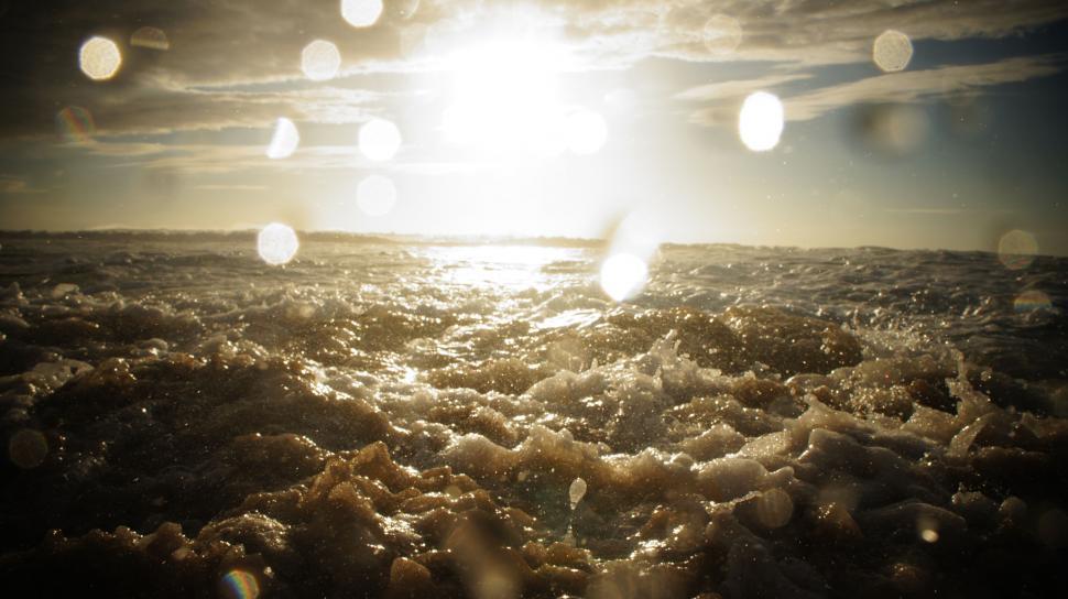 Free Image of Waves at Sunset 