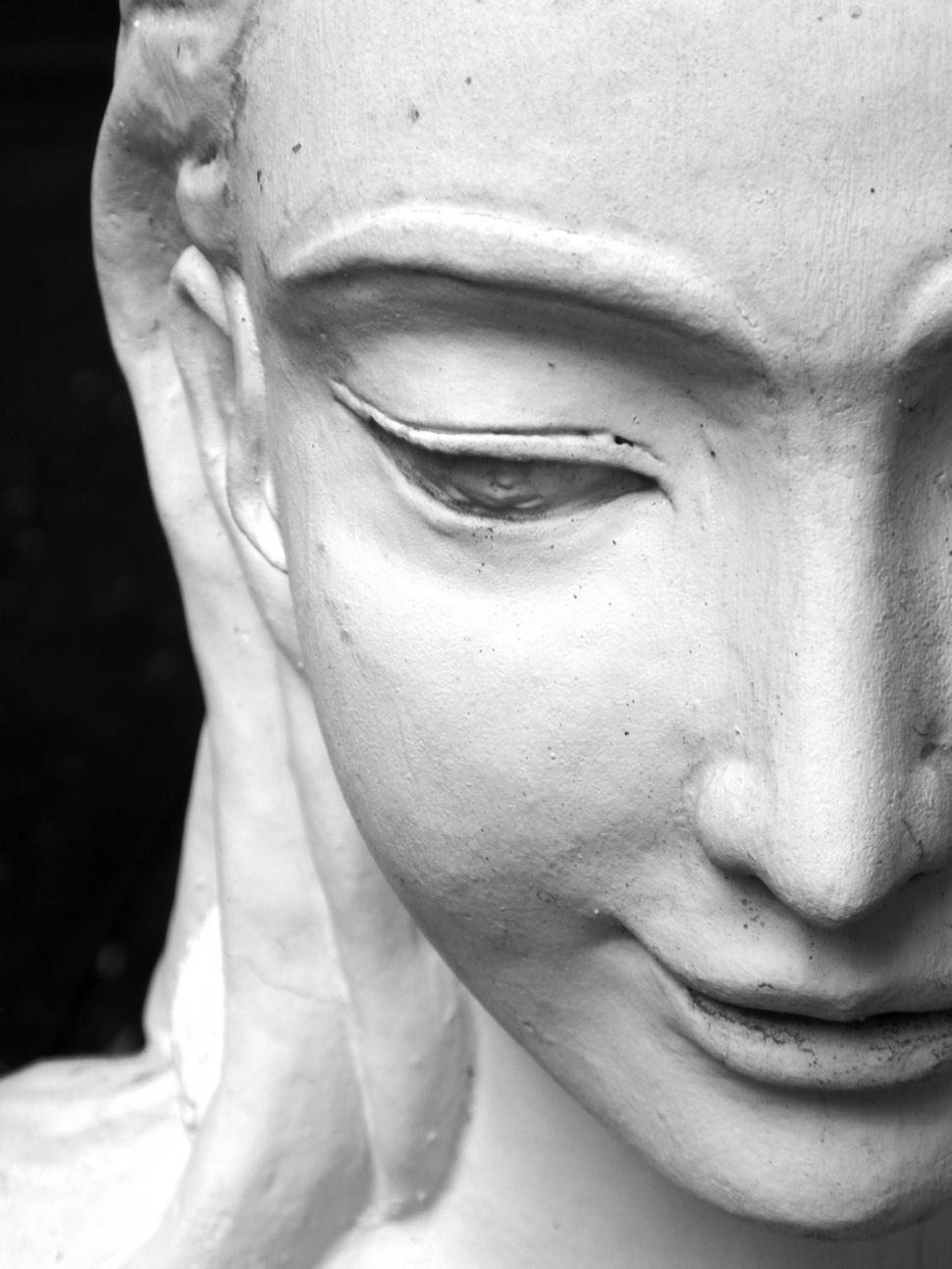 Free Image of Oriental Statue of a Woman 
