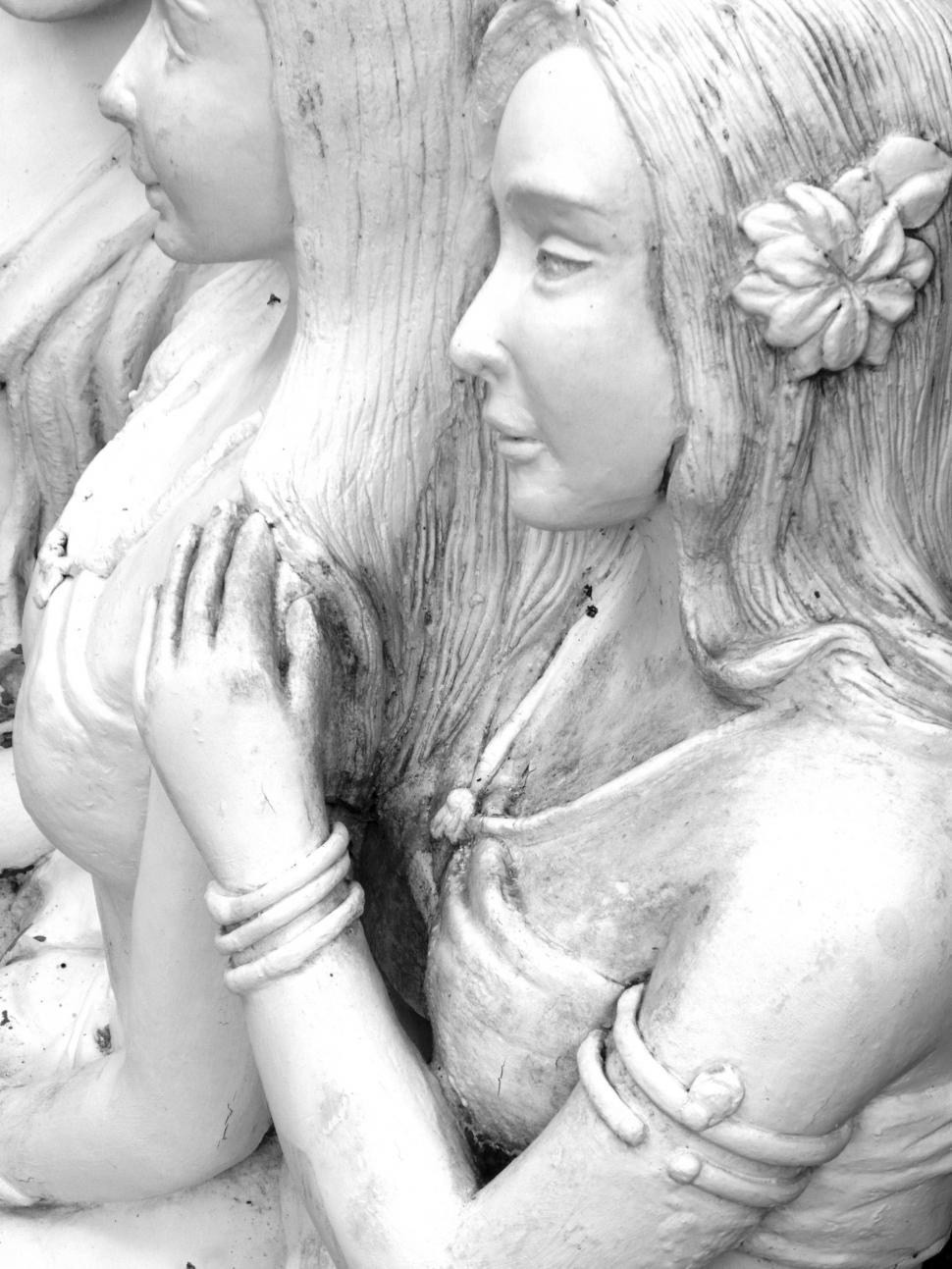 Free Image of Oriental Statue of Women 