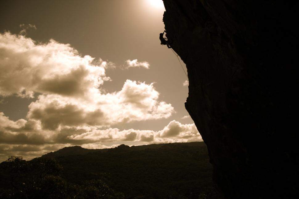 Free Image of silhouette climber 