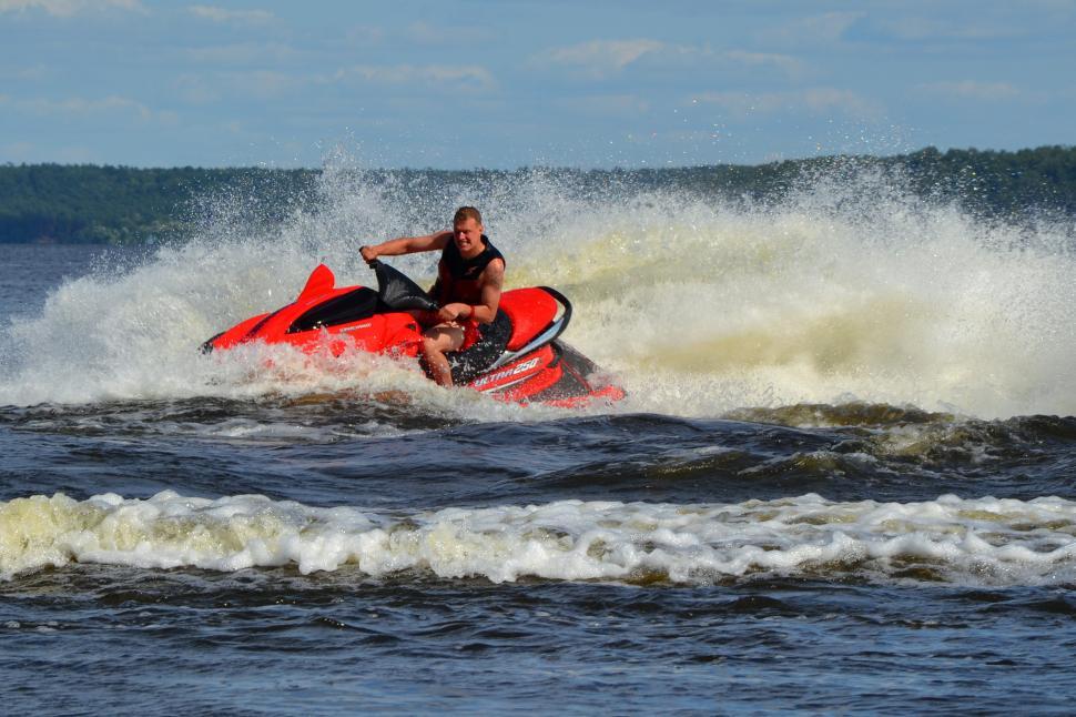 Free Image of Jet ski 