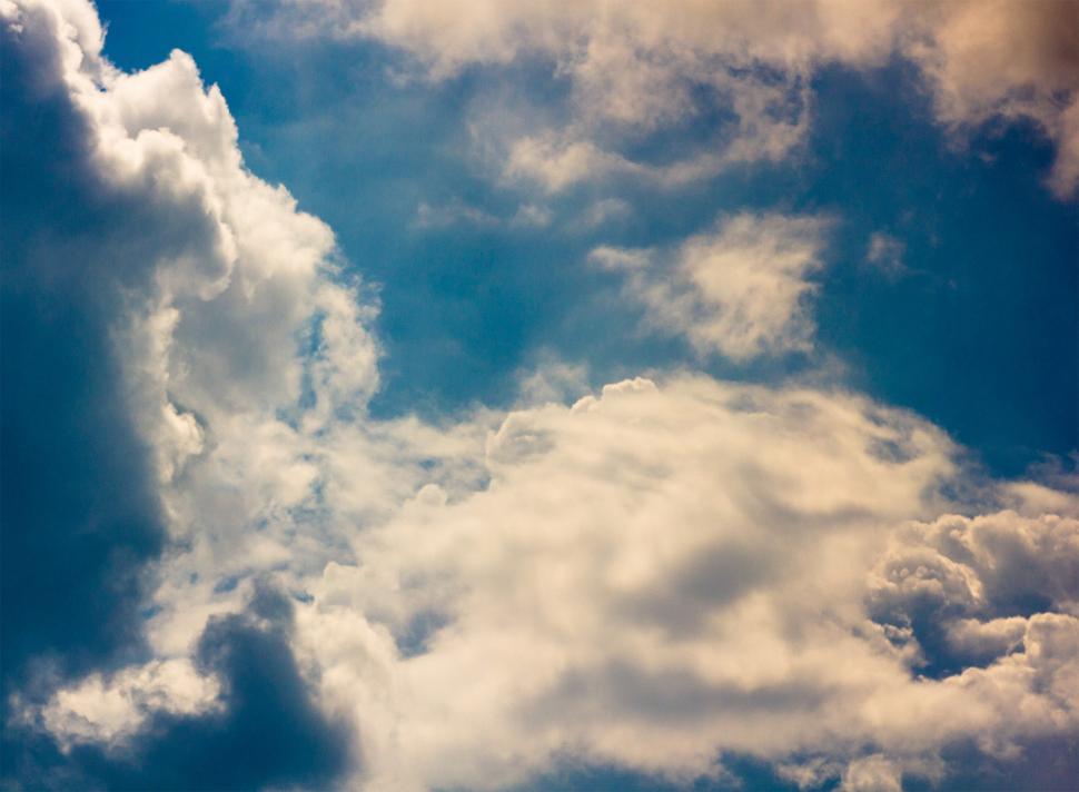 Free Image of Cloudy sky 