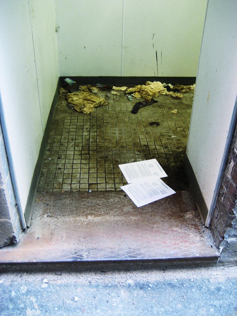 Free Image of Downtown trash 