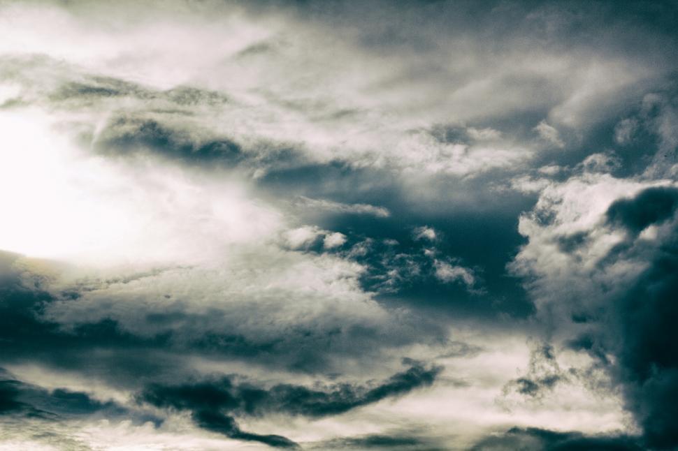 Free Image of Cloudy sky 
