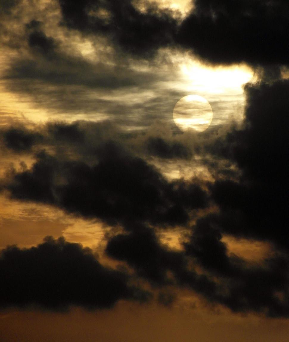 Free Image of Dark Full Sun Sunset 