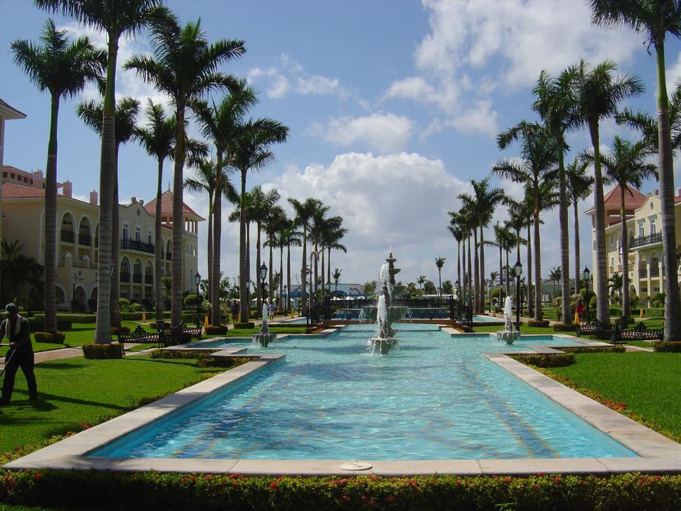 Free Image of Tropical Luxury Hotel Pool 