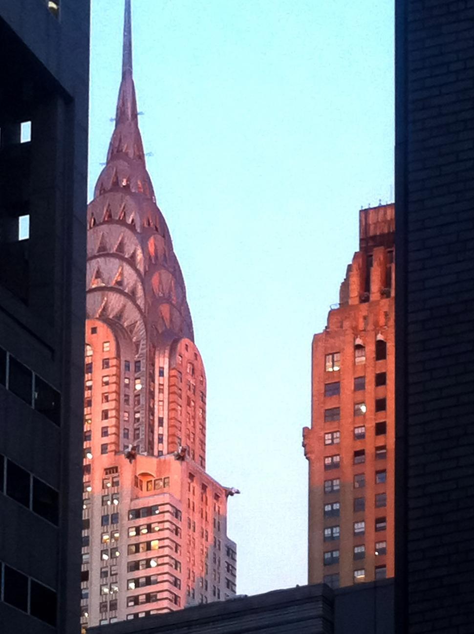 Free Image of Chrysler Building from shadows 
