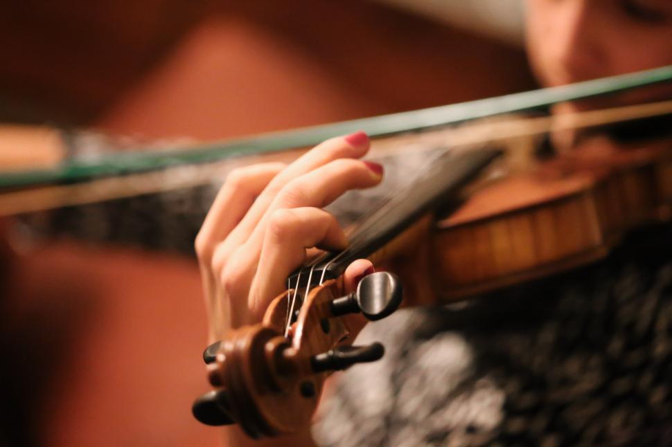 Free Image of Female Violinist 
