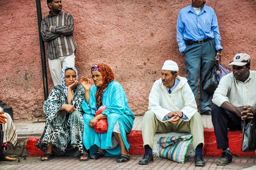 Free Image of Arabic people waiting for public transport 