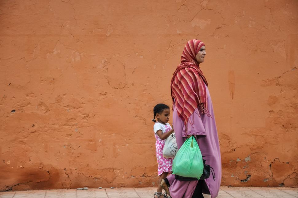 Free Image of arab woman and child 