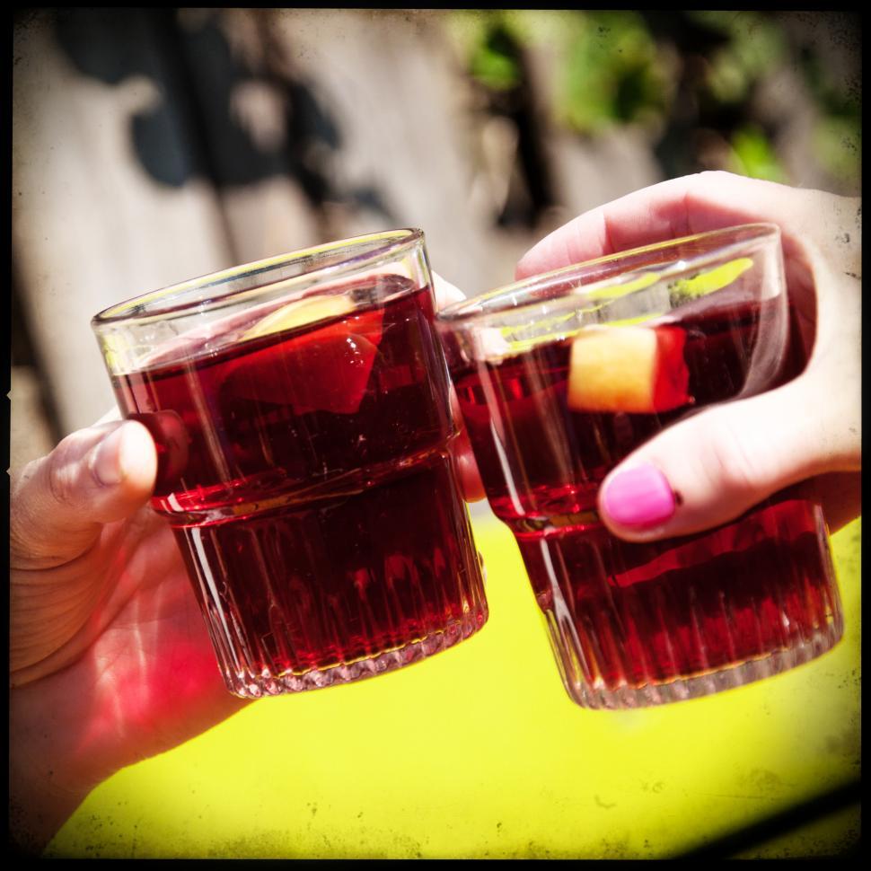 Free Image of Spanish Sangria drinks 
