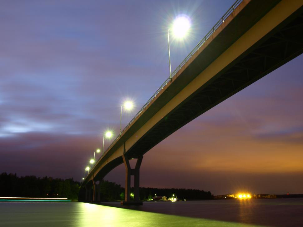 Free Image of Lake near industrial city 
