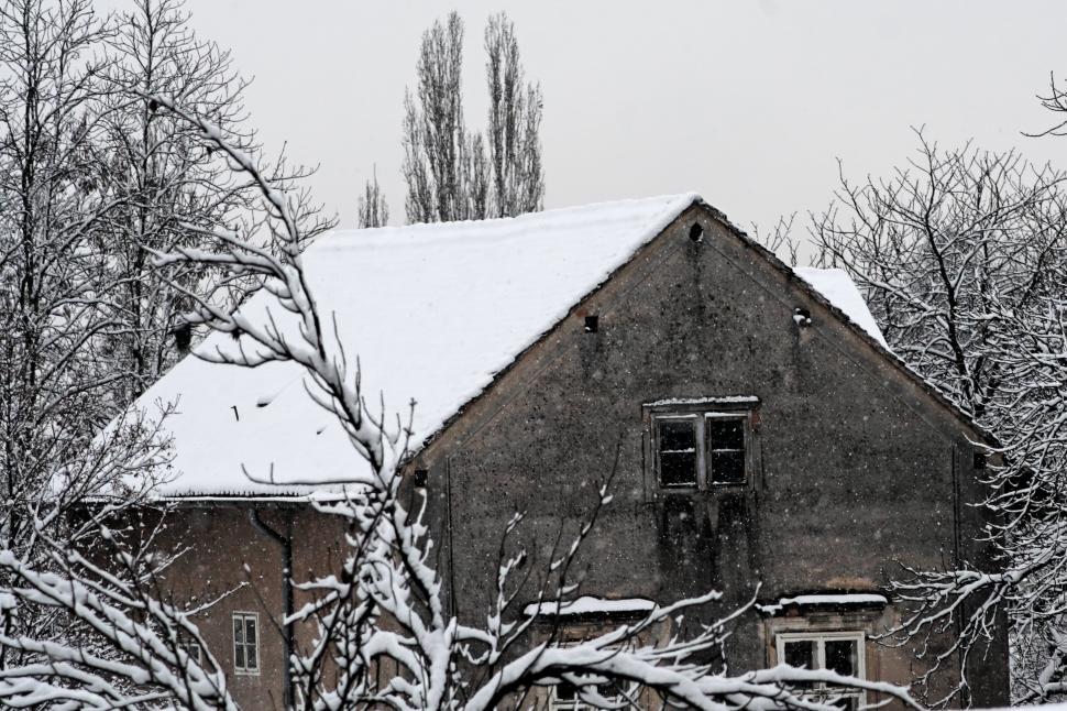 Free Image of The old house 