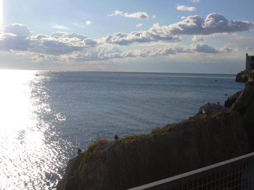 Free Image of Sun on the water 