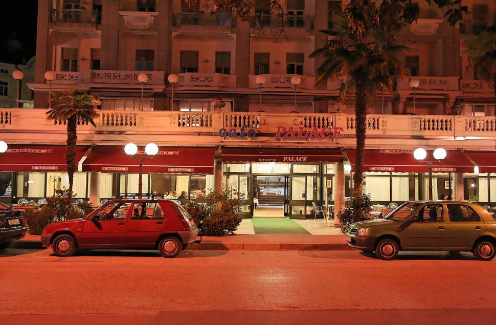 Free Image of Hotel bar 