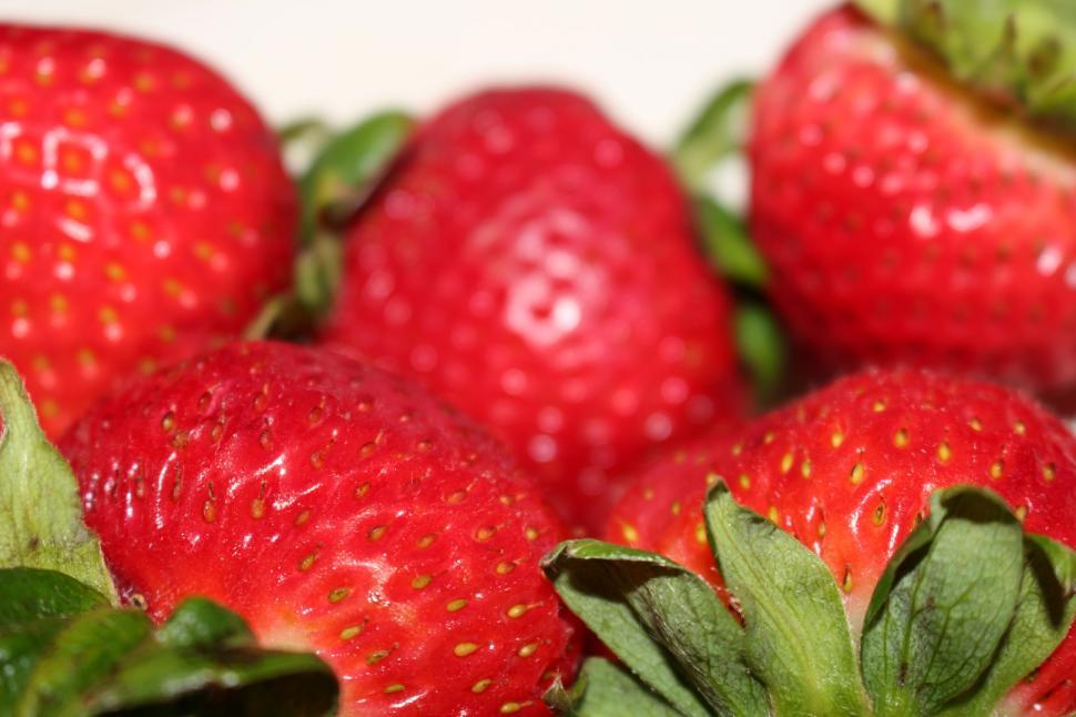 Free Image of Starberries in a bowl 