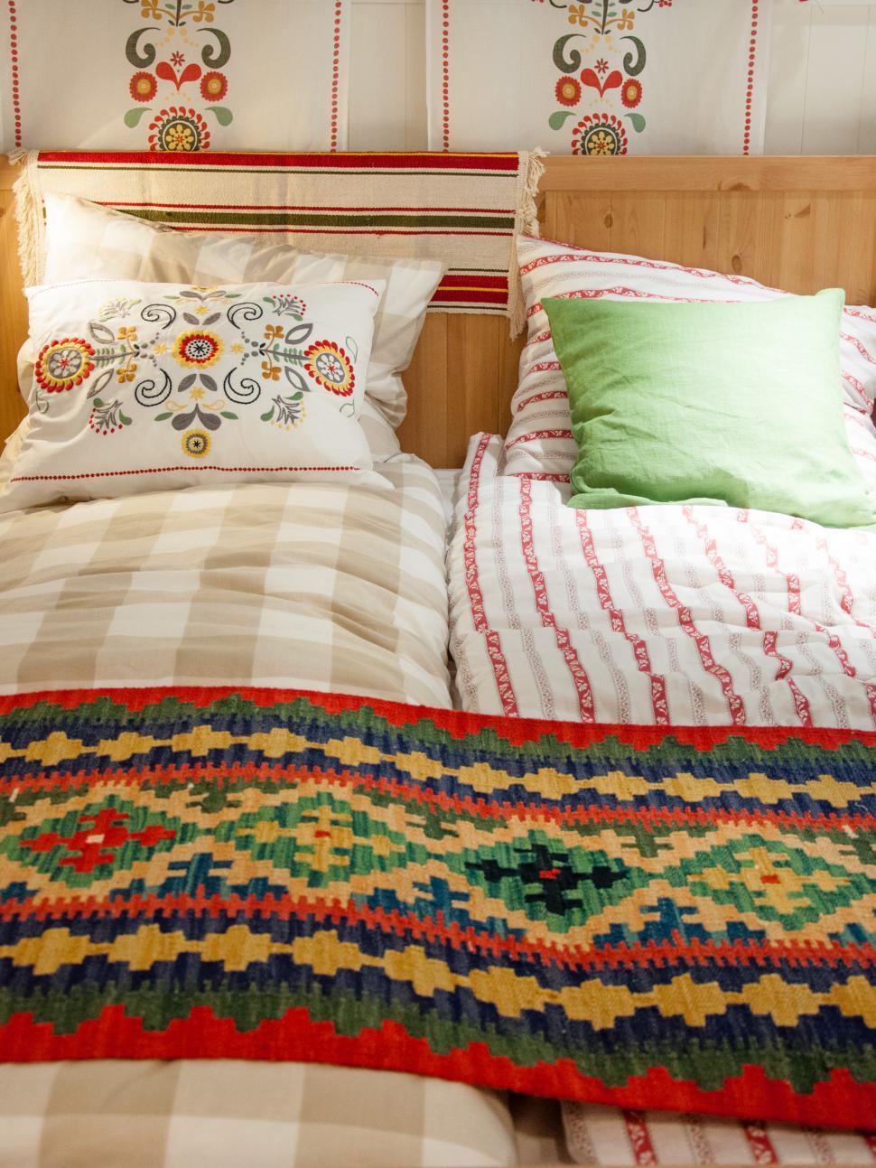 Free Image of country style bedroom bed 