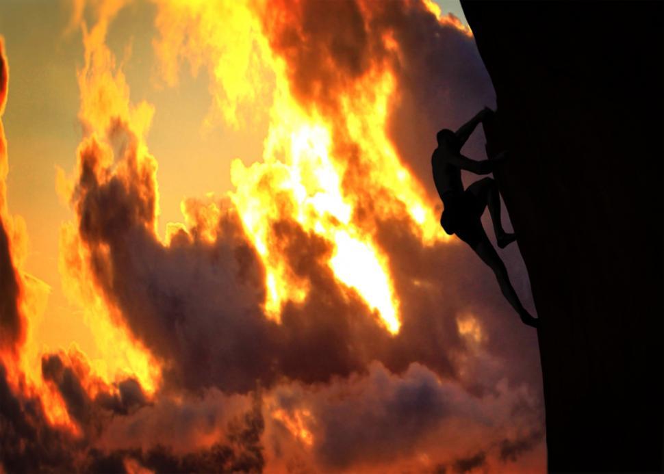Free Image of Silhouette of free-climber at sunset 