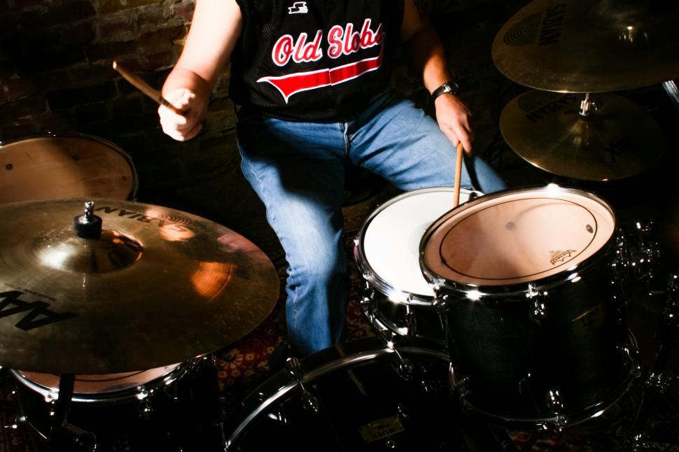 Black Muslim Man Playing Drums In Web Browser Window Online Music Theory  Concept Portrait Horizontal Stock Illustration - Download Image Now - iStock