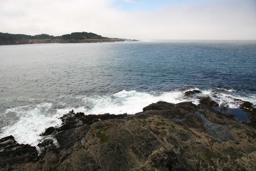 Free Image of Waves near Mendocino, California 