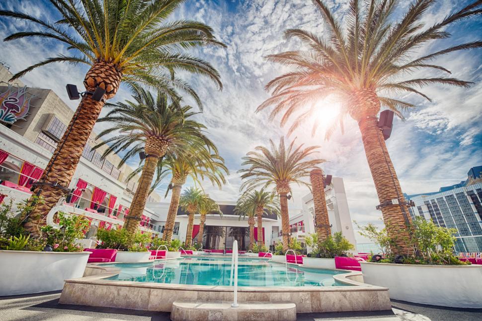 Free Image of Swimming Pool at a resort 
