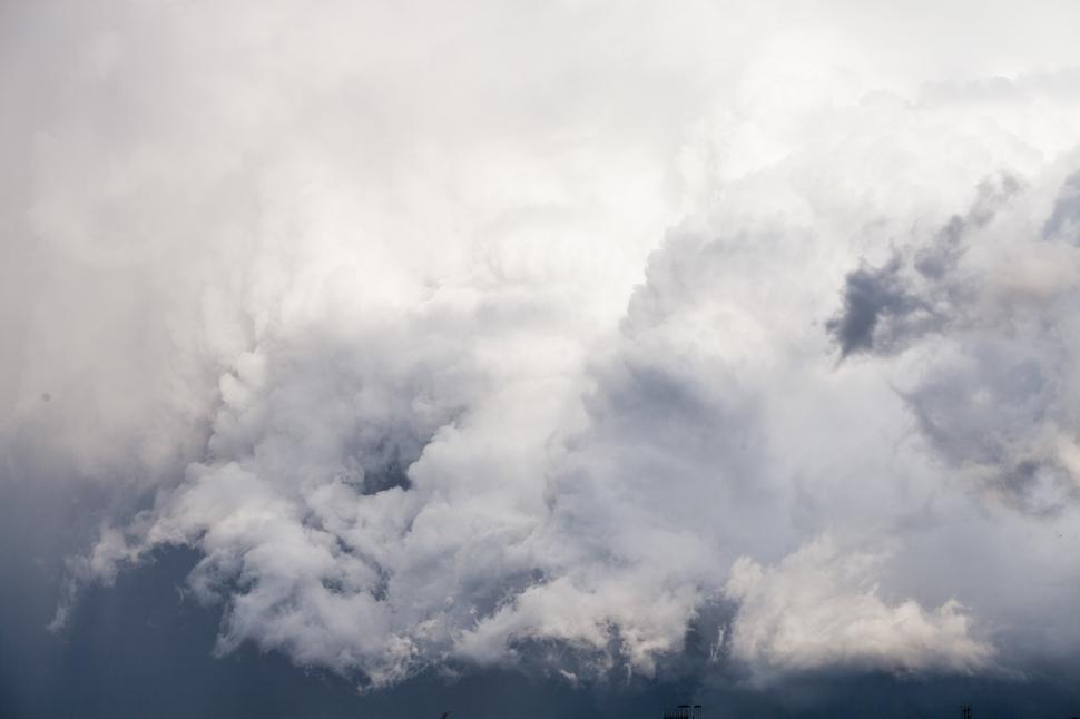 Free Image of Grey and white clouds 