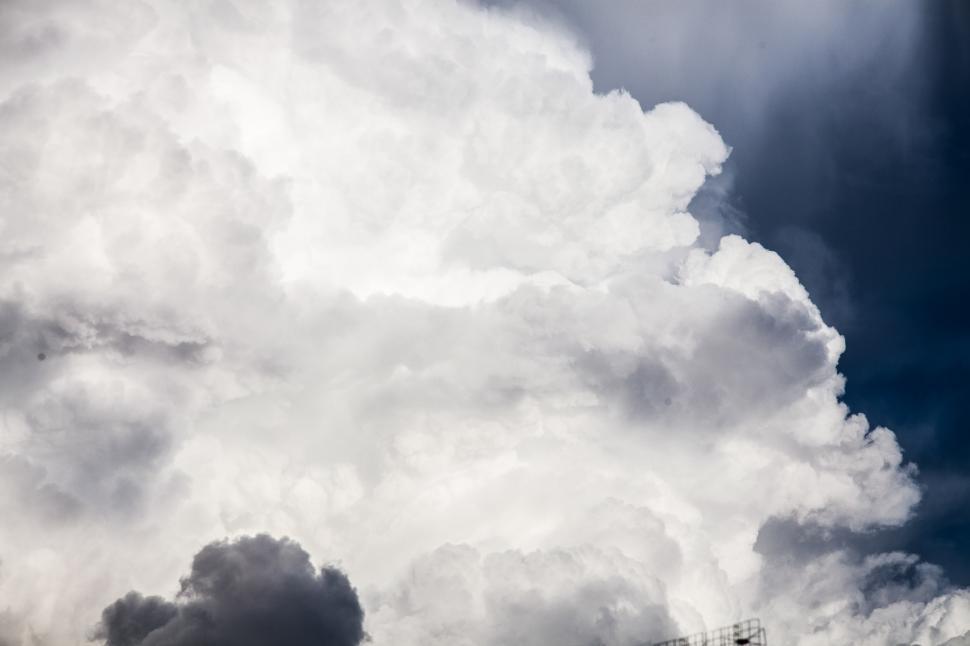 Free Image of Grey and white clouds 