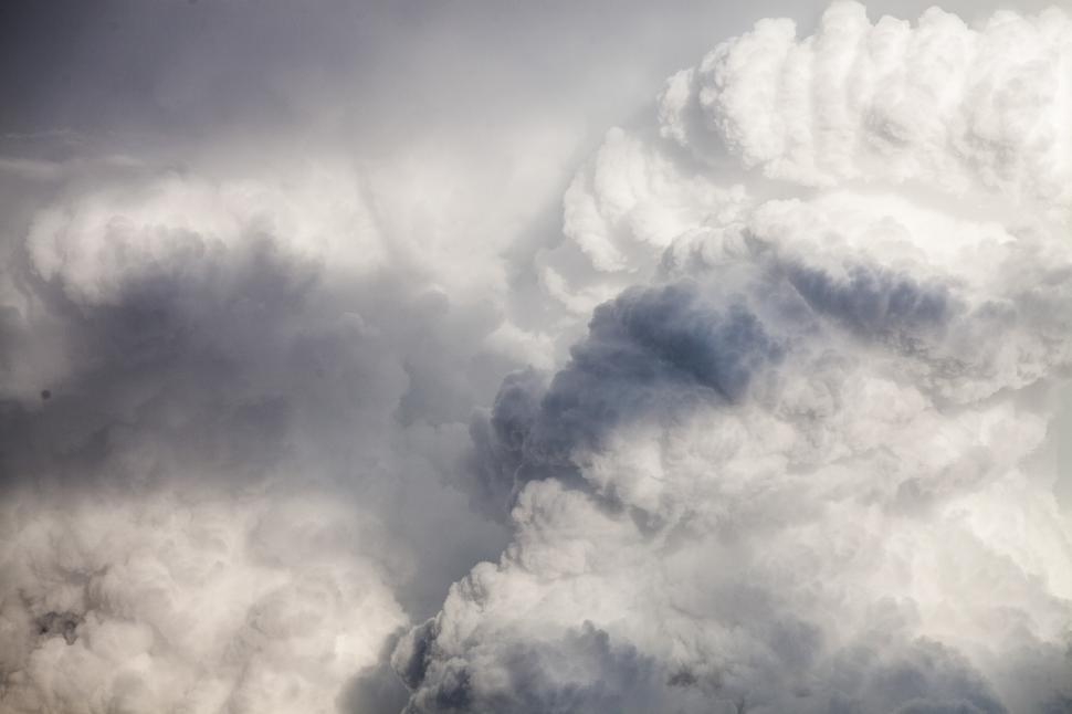 Free Image of Grey and white clouds 