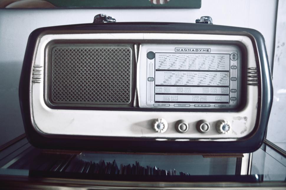 Free Image of Vintage radio 