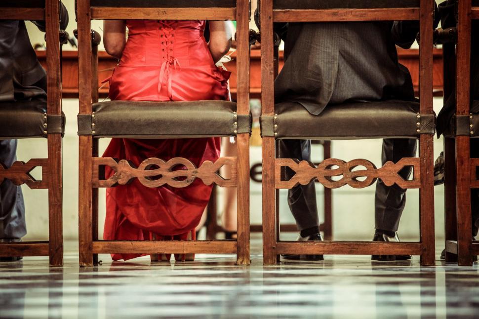 Free Image of Bride and groom sitting 