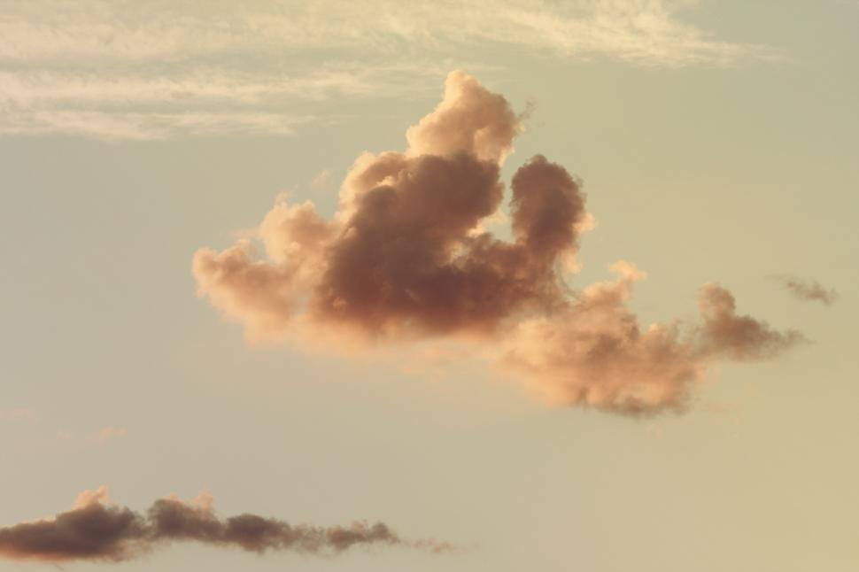 Free Image of Yellow and grey clouds 