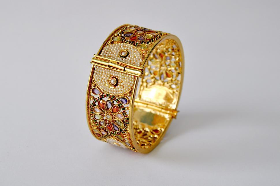 Free Image of Golden Bangle Upright 