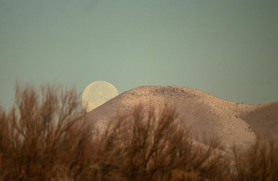 Free Image of Moonset 