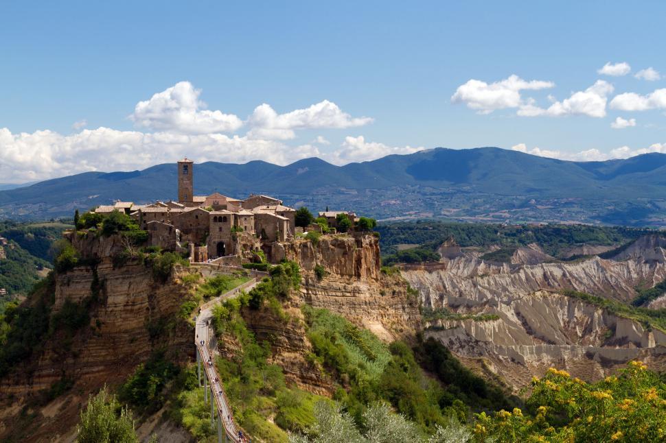 Free Image of Civita di Bagnoregio, wide angle 