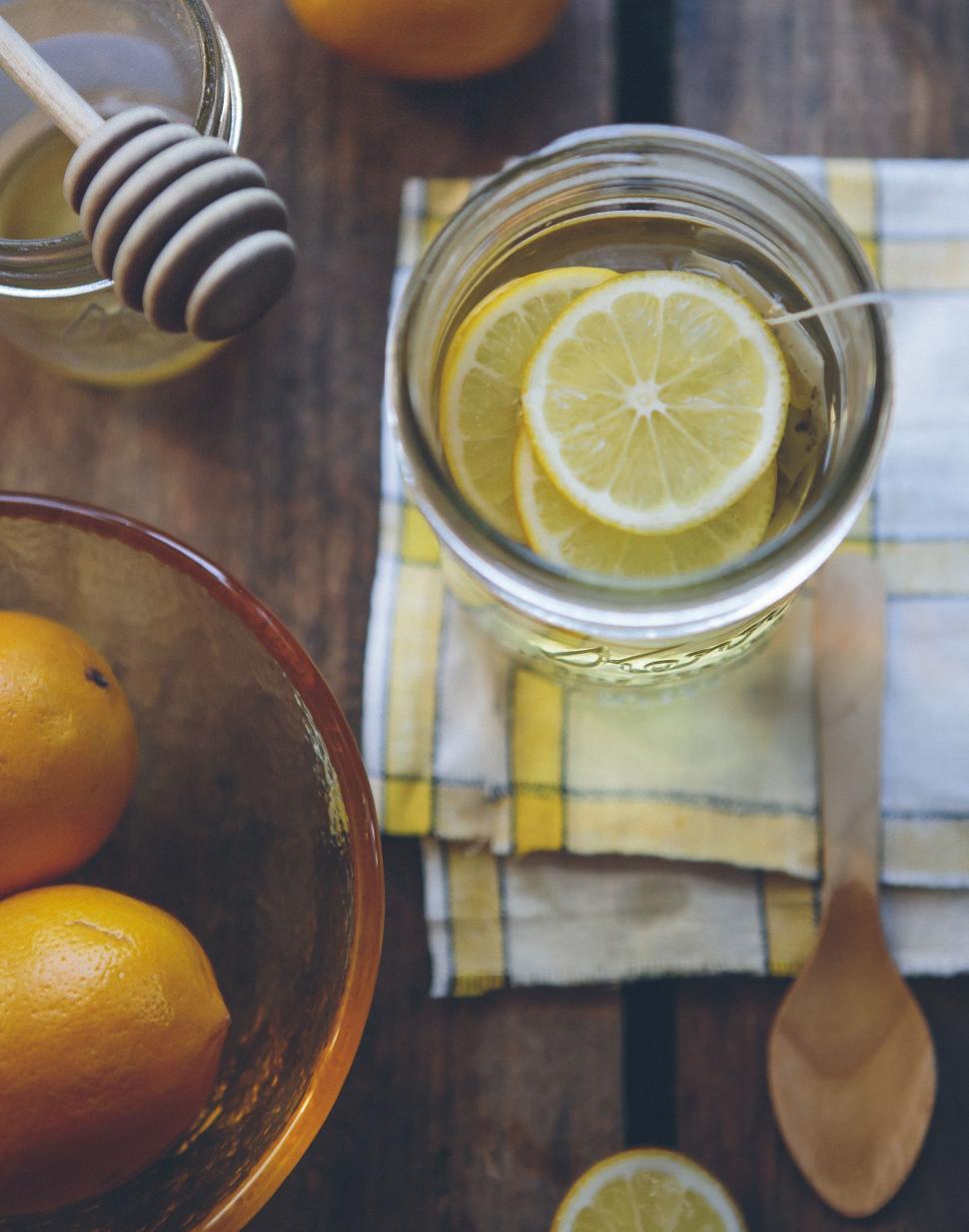 Free Image of Bowl of Lemons and Glass of Water 
