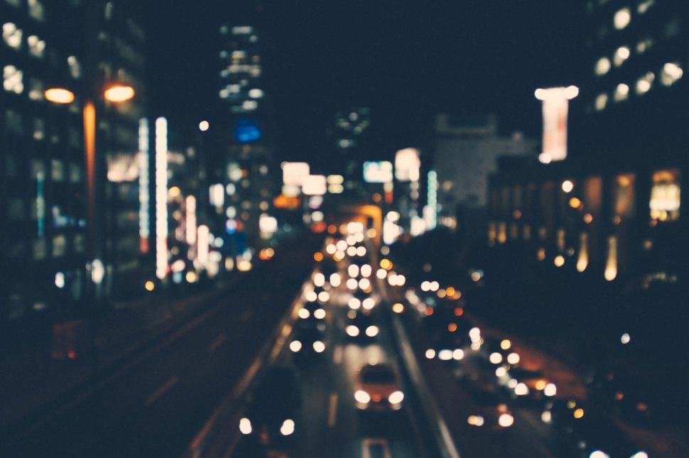 Free Image of Bustling City Street With Heavy Traffic at Night 