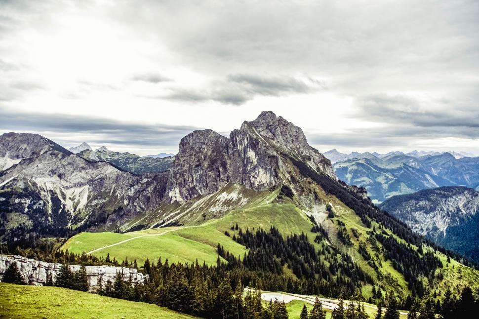 Free Image of Majestic Mountain Range View 