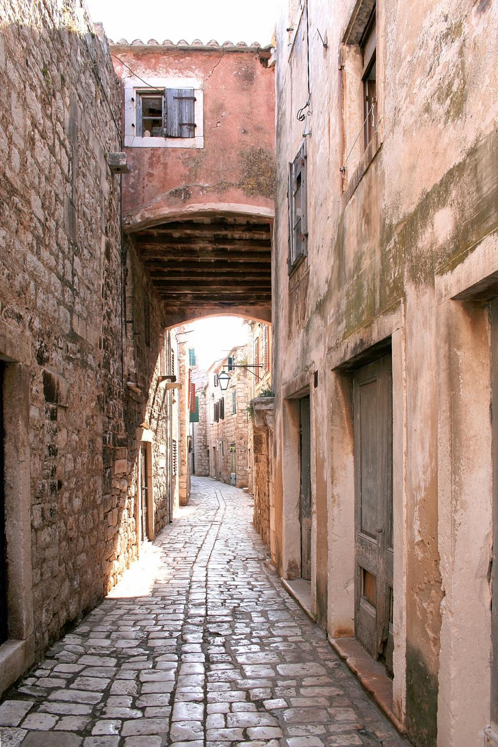 Free Image of The arch 