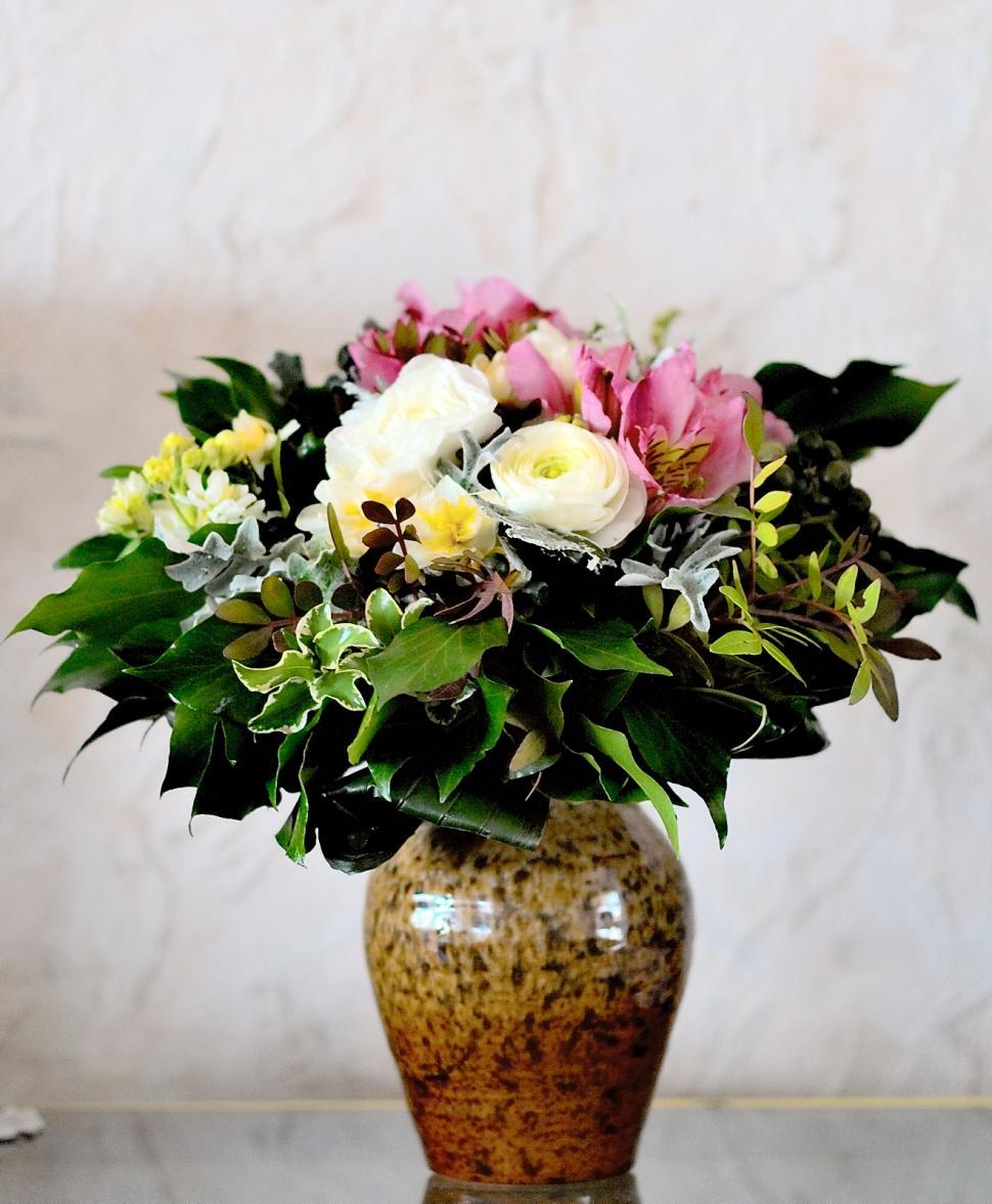 Free Image of Flowers in a vase 