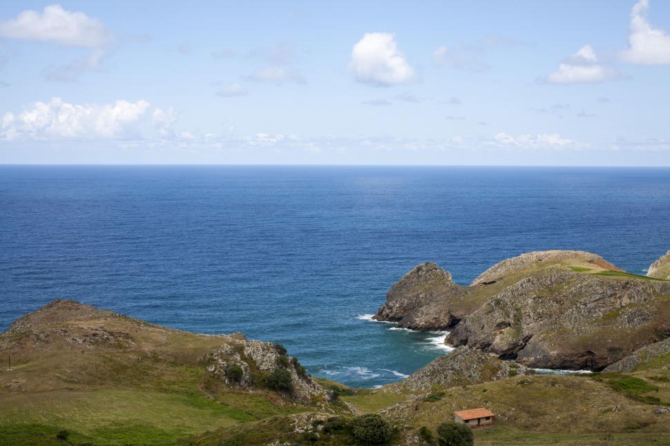 Free Image of Scenic View of the Ocean From a Hill 