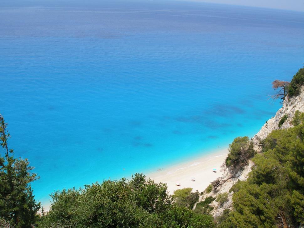 Free Image of Stunning View of Blue Ocean From Hilltop 