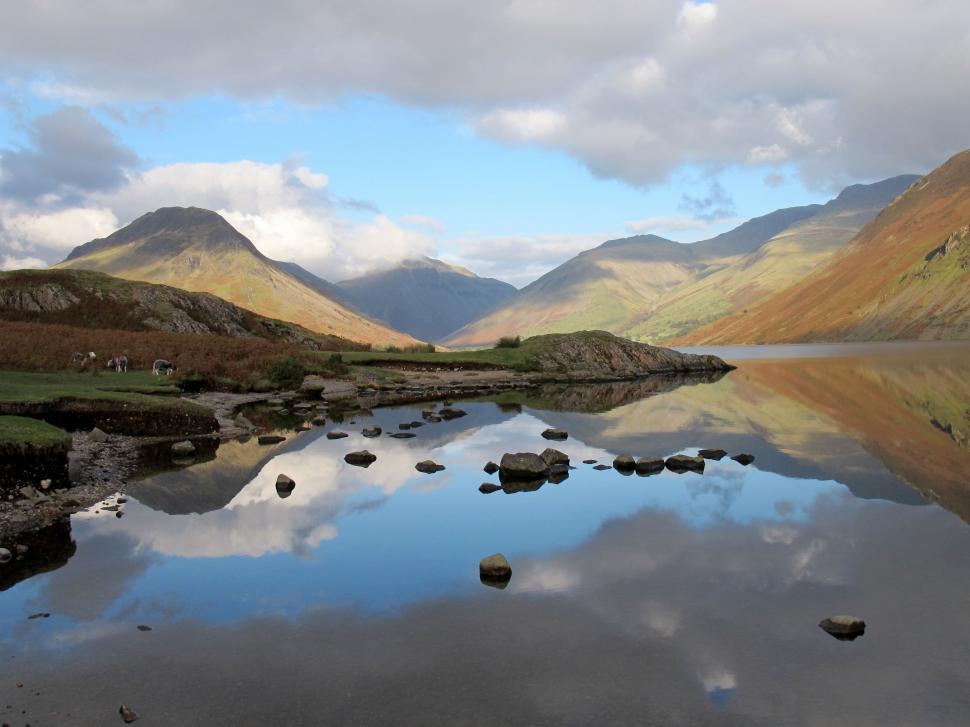 Free Image of Majestic Mountain Lake Surrounded by Clouds 