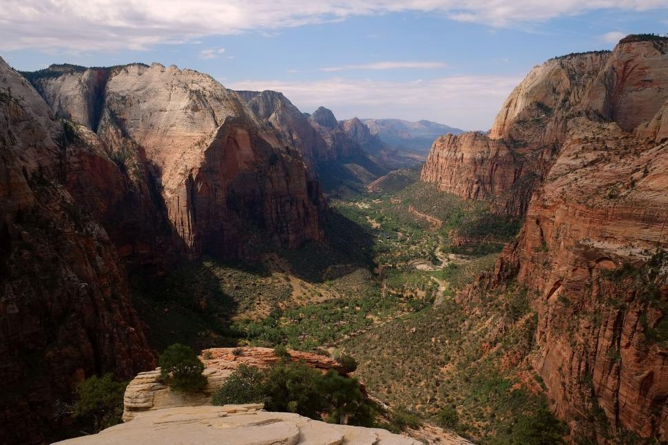 Free Image of Majestic Valley With Mountains in Background 
