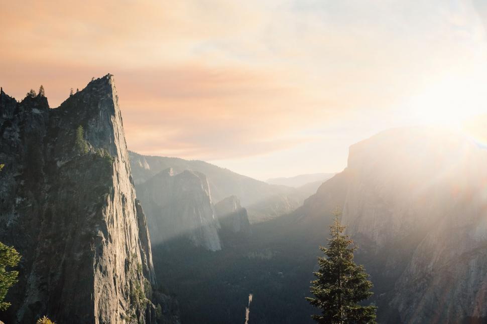 Free Image of Mountain Range With Trees and Mountains in Background 