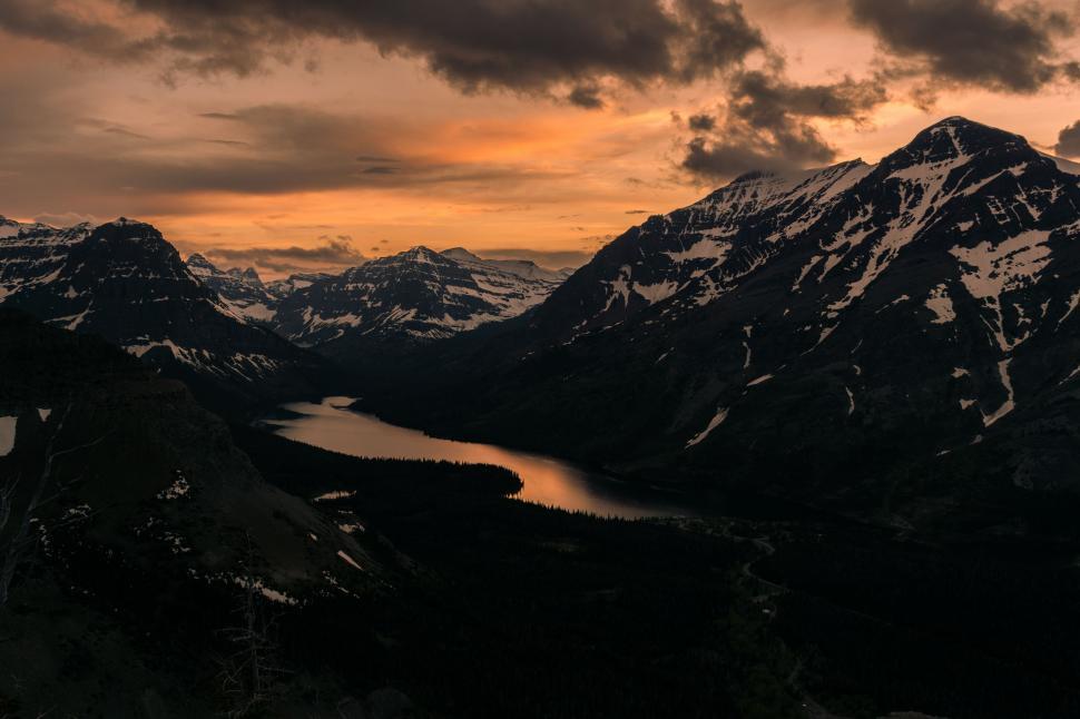 Free Image of Majestic Mountain Range Overlooking Lake 