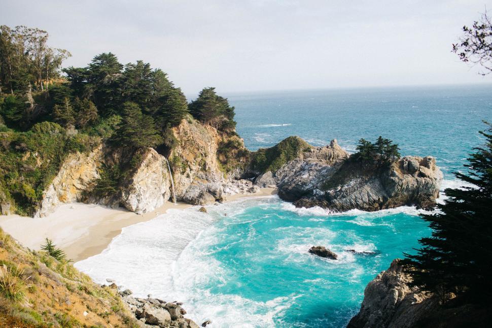 Free Image of A View of the Ocean From a Cliff 